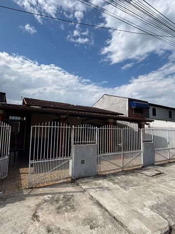Casa à Venda